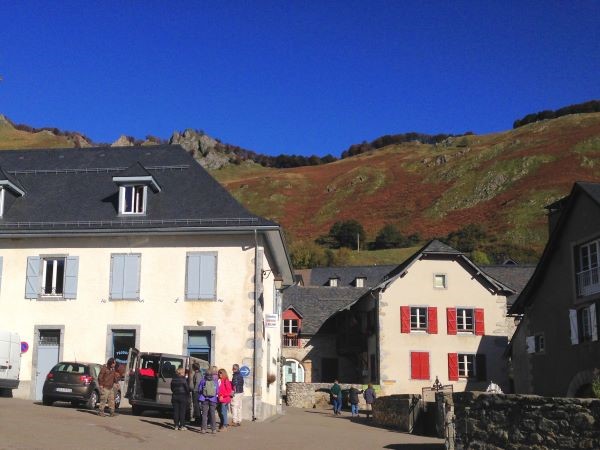 PYRENEES YOGA RETREATS - Radiance Yoga Wellness Retreats France Yoga Retreats | Yoga & Hiking in the Pyrenees | Radiance Retreats