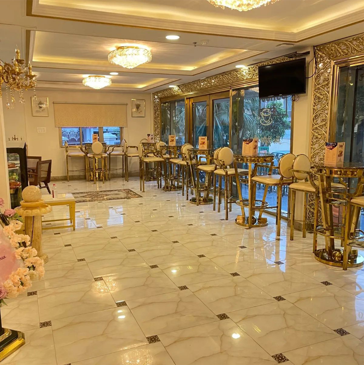 Hotel room booking in Lucknow | Book hotel in Hazratganj Lucknow