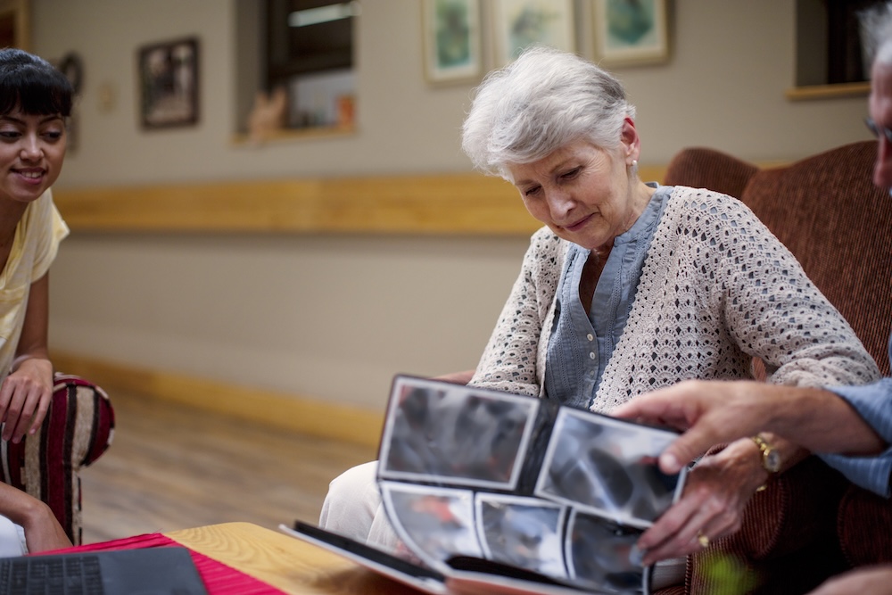 Early Signs Of Alzheimer’s: What Families Should Know - Paintbrush