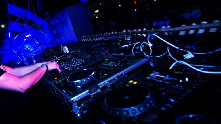 Electrical Emergencies Montreal Trusted Help from Monsieur Electrique - Ezinearticle Blog | Guest Posting/Blogging Site