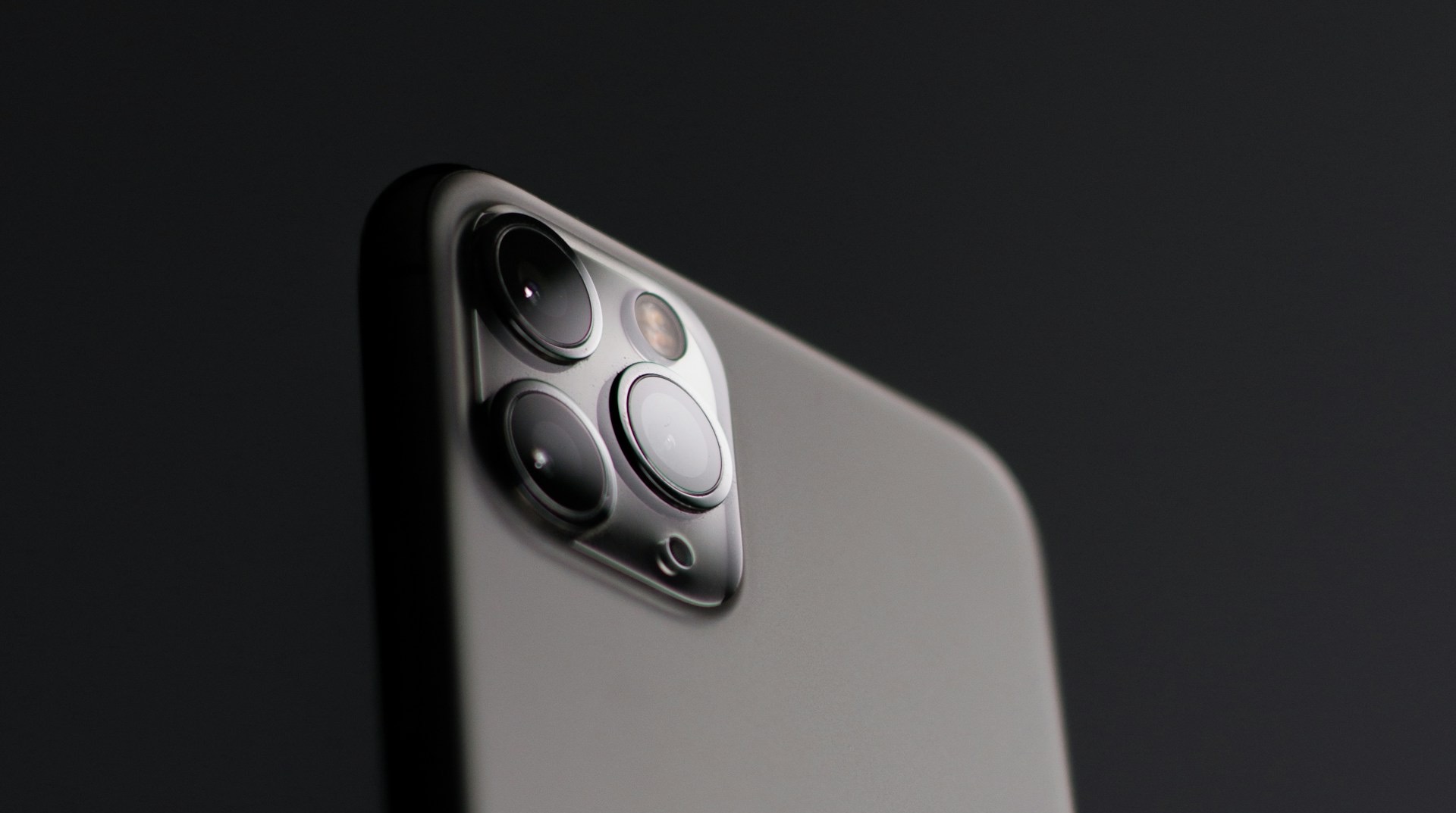 iPhone Camera Flickering in Indoor Lights? Here Is How to Fix It - SparkNherd